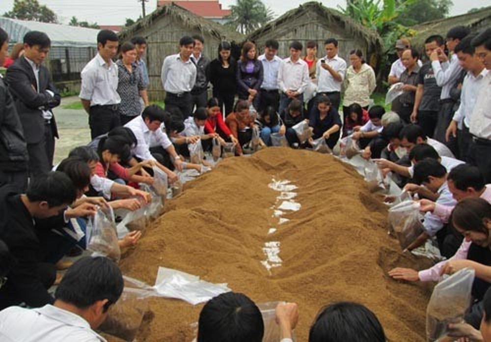 Đào tạo lại nông dân là nhiệm vụ cần thiết.