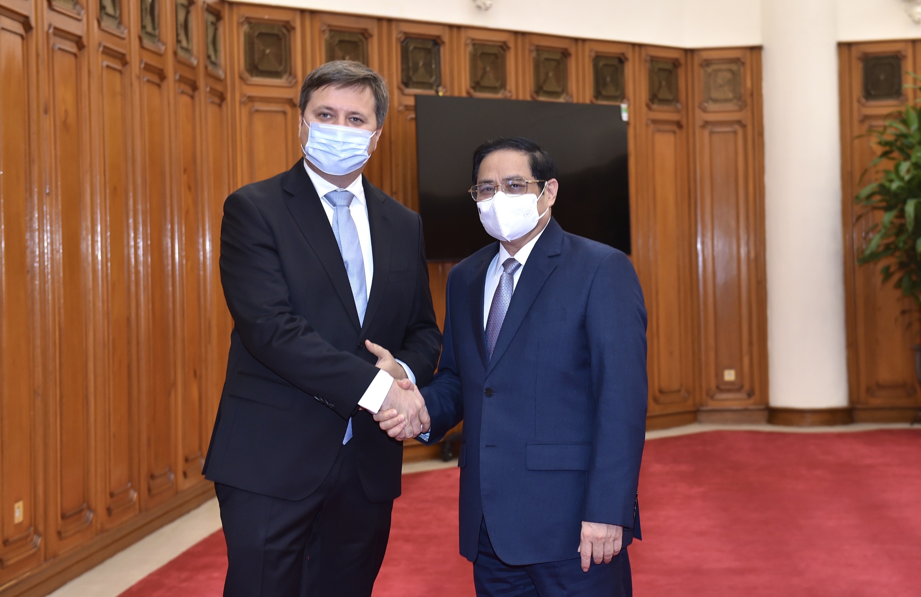 Thủ tướng Phạm Minh Chính tiếp Đại sứ Ba Lan Wojciech Gerwel đến chào xã giao. Ảnh - VGP. 