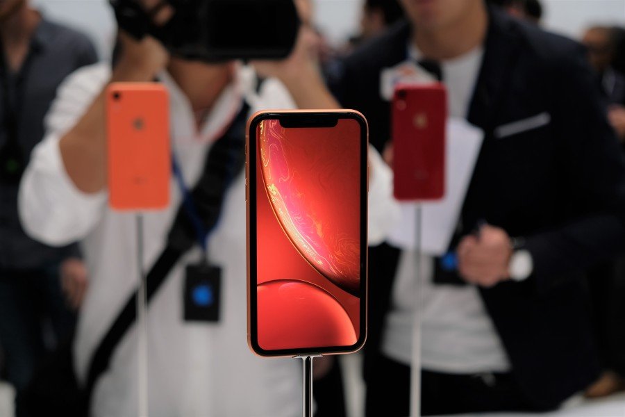 Smartphone được dự báo sẽ là động lực quan trọng với tăng trưởng của ngành tiêu dùng công nghệ Mỹ năm nay - Ảnh: FT