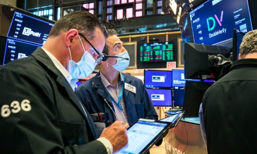 Chứng khoán Mỹ sụt mạnh sau biên bản Fed, giá dầu giảm 5 phiên liên tiếp