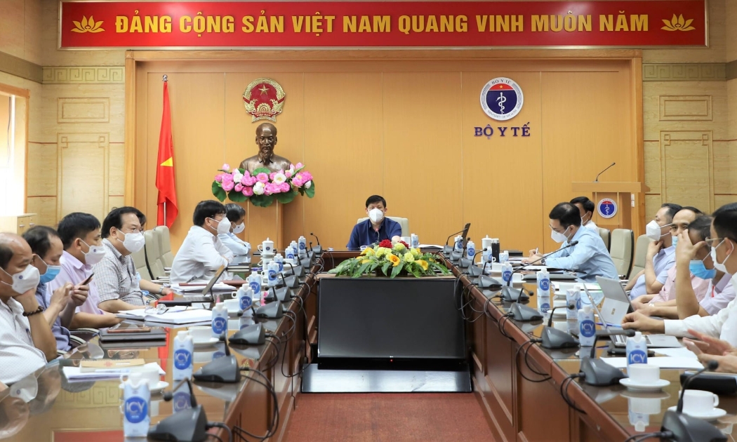 GS.TS Nguyễn Thanh Long - Bộ trưởng Bộ Y tế chủ trì cuộc họp trực tuyến bàn các giải pháp phòng chống dịch Covid-19.