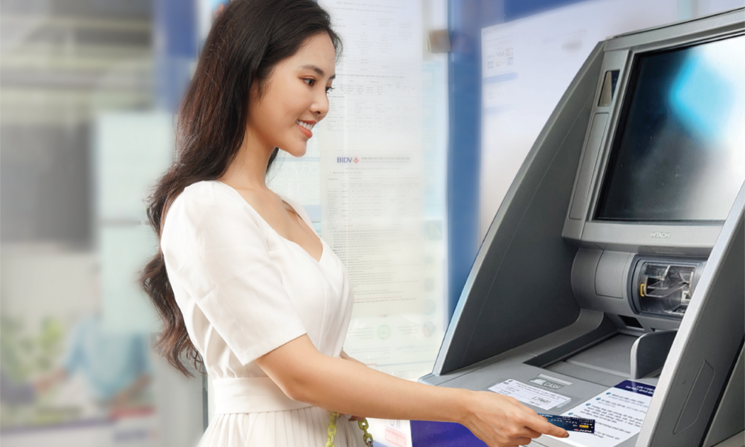CRM được bổ sung tính năng “Nộp tiền mặt”, được ví như một Giao dịch viên điện tử, cung cấp cho khách hàng dịch vụ thông suốt 24/7.