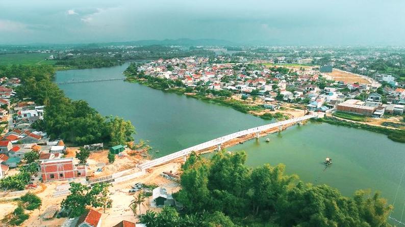 Cầu bắc qua sông Trà Bồng tại xã Bình Dương, huyện Bình Sơn, tỉnh Quảng Ngãi.