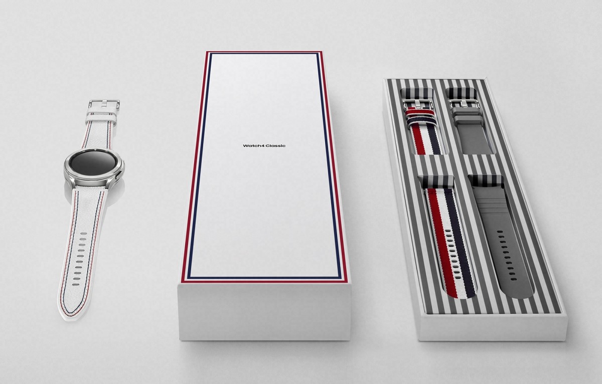 Thom Browne Edition tập trung vào mặt đồng hồ được mạ rhodium mang đến vẻ đẹp sang trọng và thanh lịch với bề mặt sáng bóng và dây đeo bằng da màu trắng có đường may màu đỏ và xanh dương.