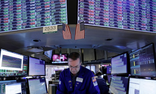 S&P 500 tăng nhờ cổ phiếu công nghệ, giá dầu sụt mạnh, Bitcoin lên gần 47.000 USD