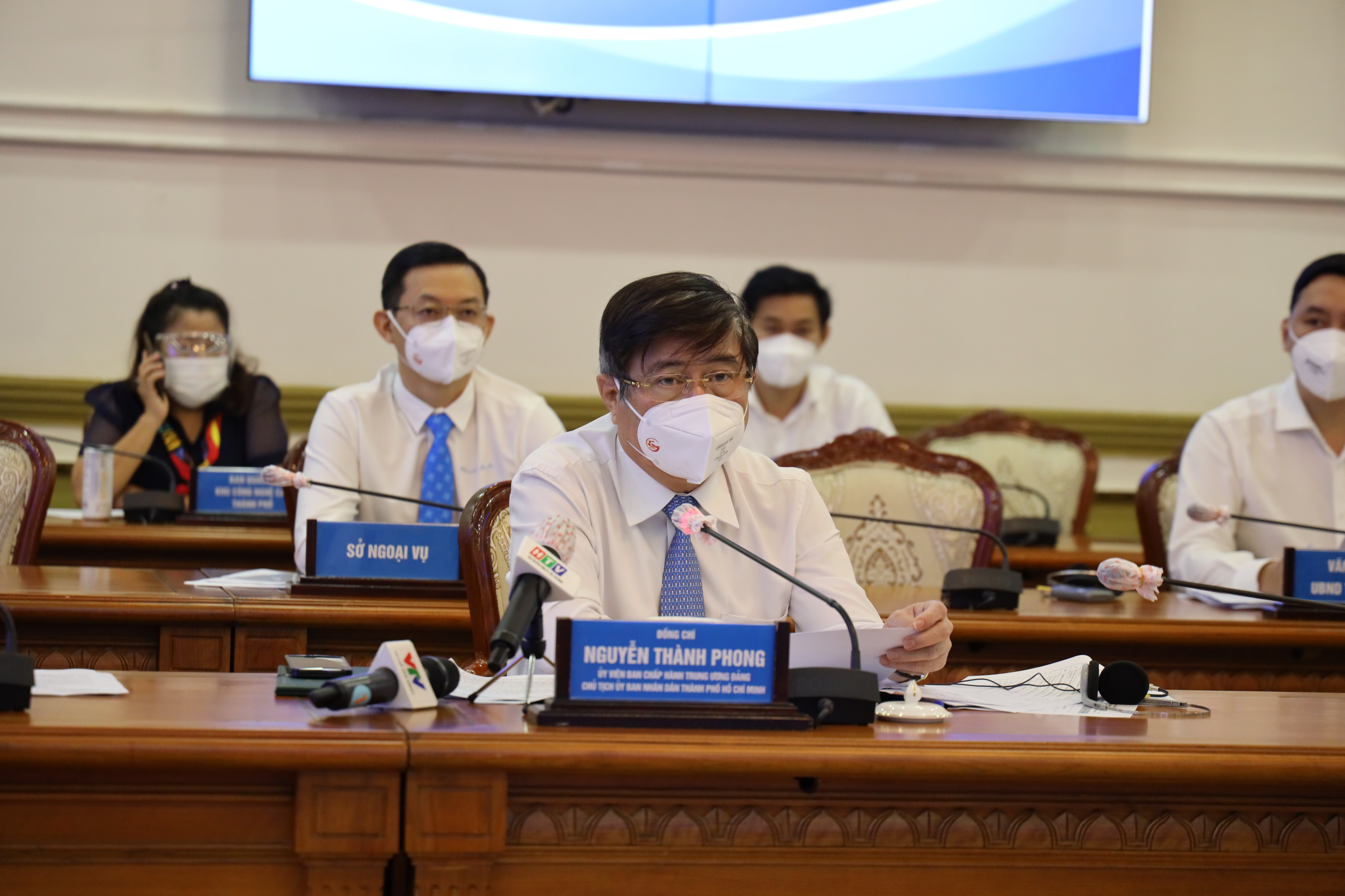 Chủ tịch UBND TP.HCM Nguyễn Th&agrave;nh Phong&nbsp; hy vọng cộng đồng doanh nghiệp hết sức chia sẻ, đồng h&agrave;nh c&ugrave;ng th&agrave;nh phố.