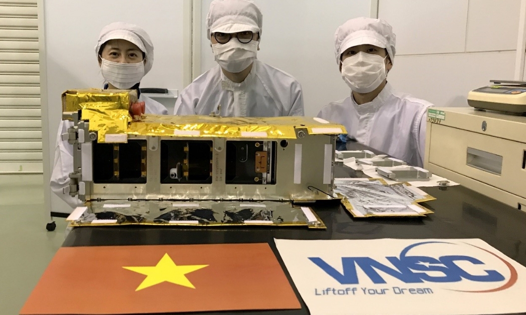 Vệ tinh NanoDragon đã được bàn giao cho Nhật Bản ngày 17/8/2021 để chuẩn bị phóng
