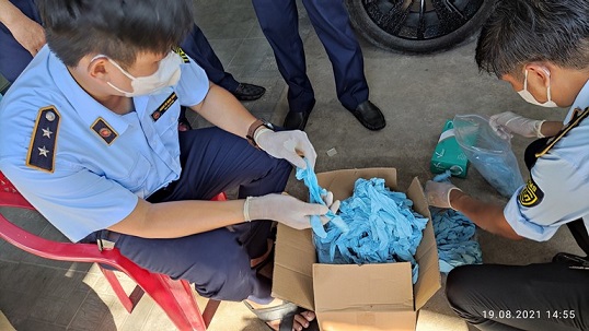 Số găng tay c&oacute; dấu hiệu đ&atilde; qua sử dụng