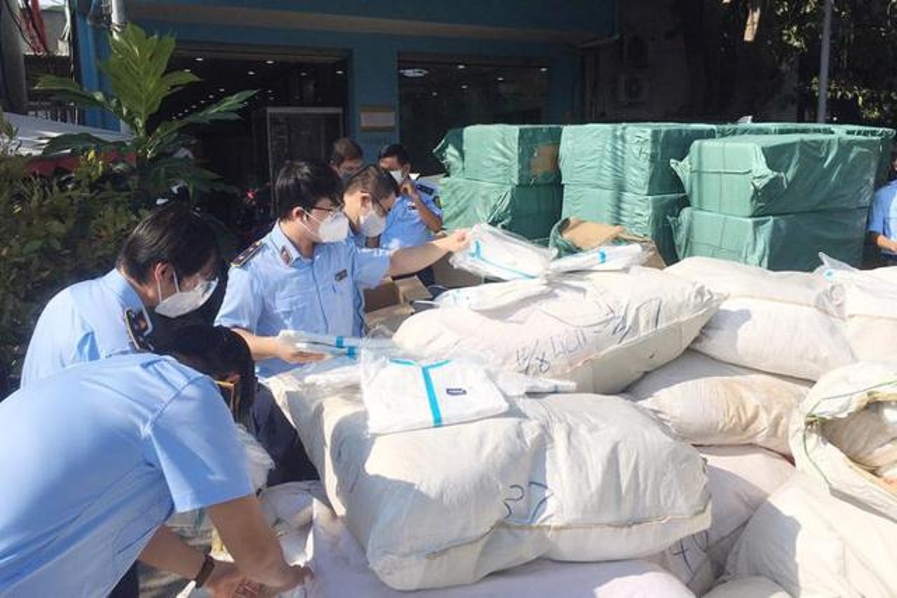 Lô hàng được vận chuyển là sở hữu của 2 chủ khác nhau.