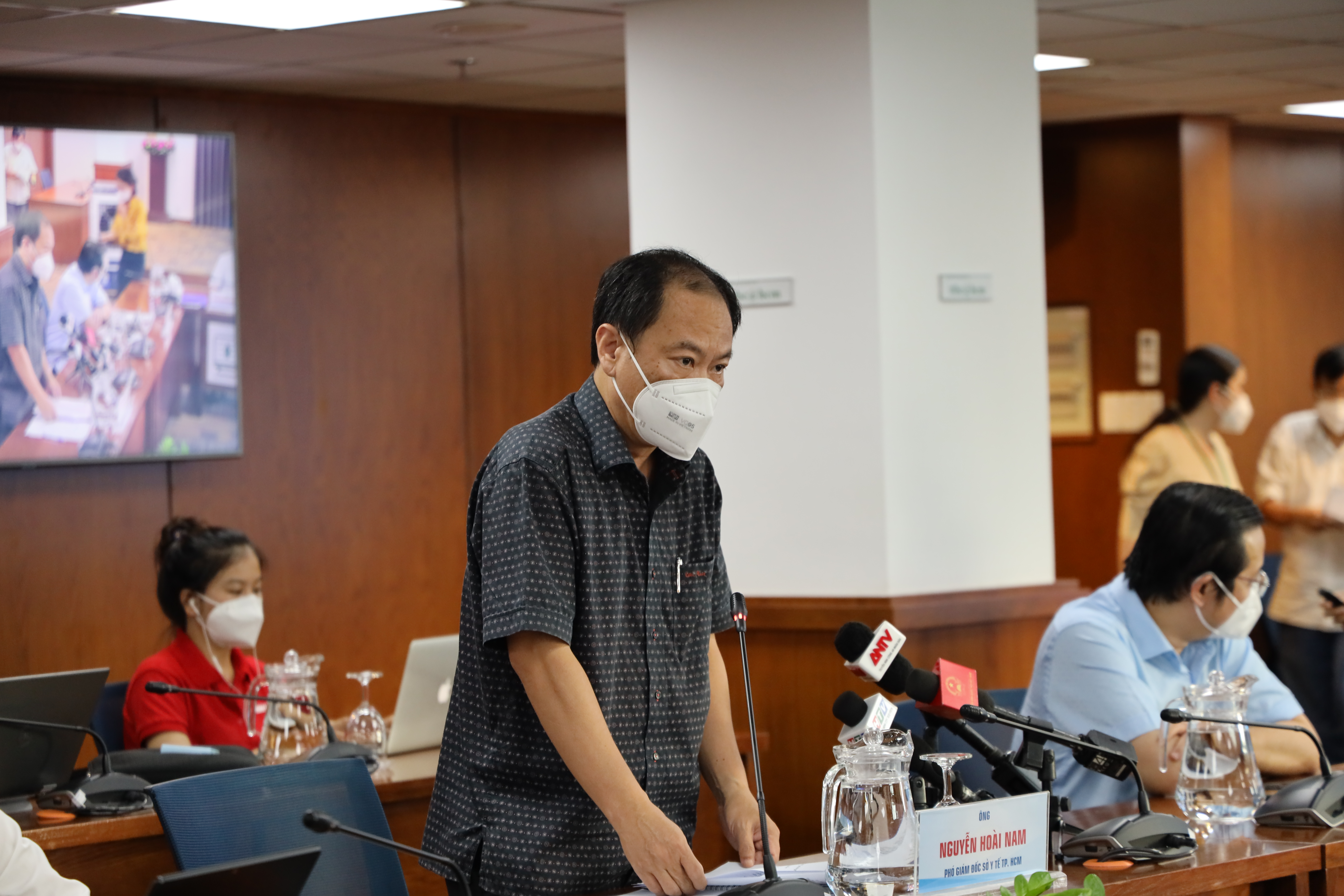 Ph&oacute; Gi&aacute;m đốc Sở Y tế Nguyễn Ho&agrave;i Nam th&ocirc;ng tin về t&igrave;nh h&igrave;nh ti&ecirc;m vaccine tr&ecirc;n địa b&agrave;n th&agrave;nh phố.