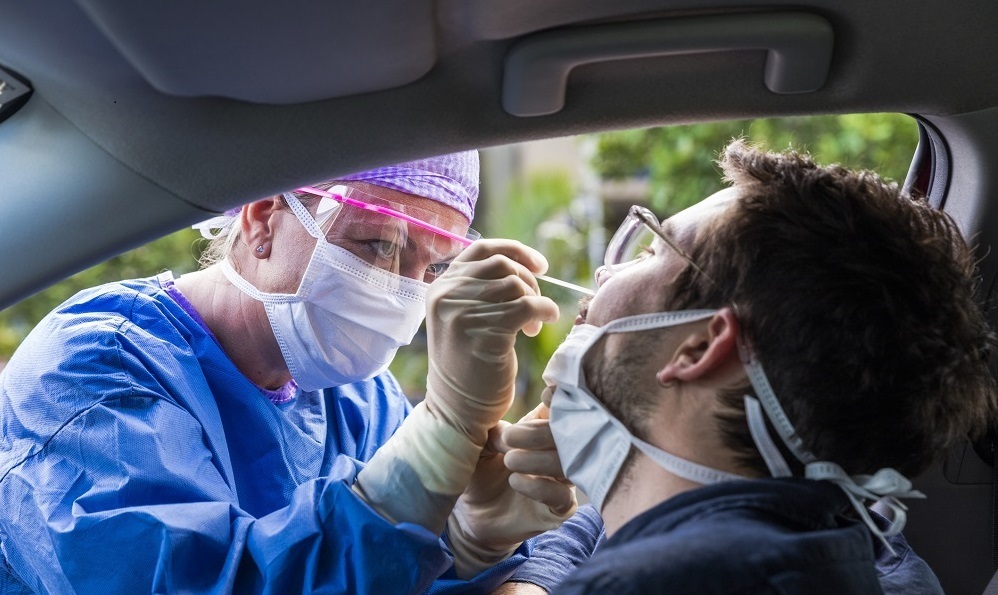 Lấy mẫu xét nghiệm Covid-19 tại Mỹ - Ảnh: Getty Images