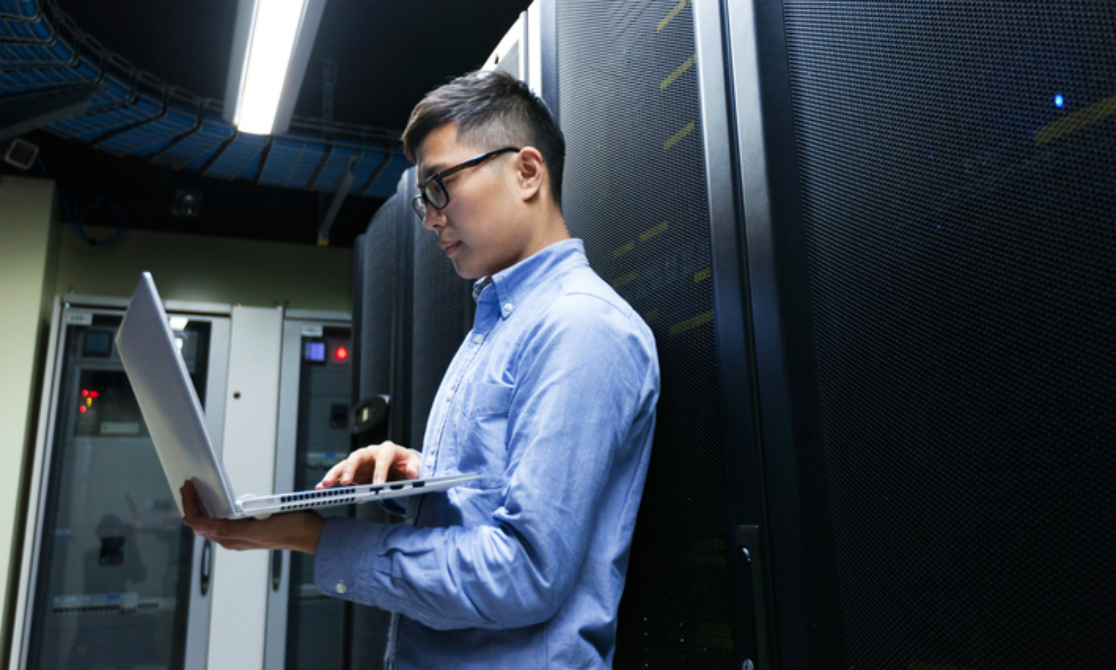 Việc thiếu hụt nguồn nhân lực công nghệ cao là một trong những thách thức mà các lĩnh vực kỹ thuật và công nghệ ở Việt Nam phải đối mặt.