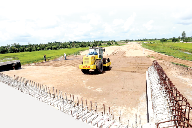 Giải phóng mặt bằng hiện là một trong những điểm nghẽn "kéo lùi" tiến độ dự án đầu tư công.