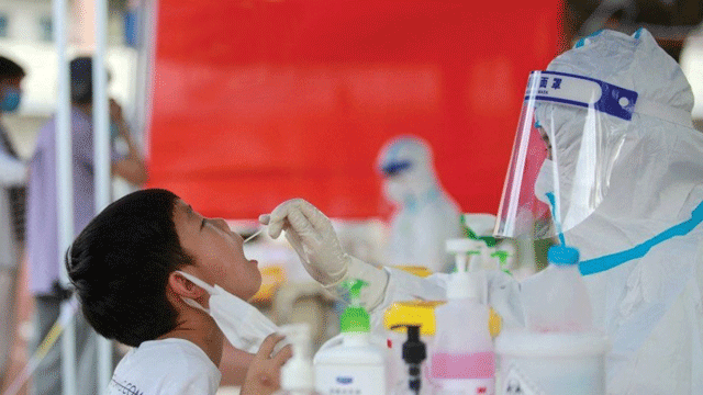 Nếu so với những quốc gia và khu vực khác trên thế giới như Mỹ, châu Âu hay Đông Nam Á, số ca nhiễm mới Covid-19 ở Trung Quốc trong đợt bùng dịch hiện nay thấp hơn nhiều. Dù vậy, nước này vẫn quyết liệt thực thi chiến lược Zero Covid. 