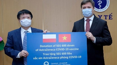 Polish Ambassador hands over AstraZeneca vaccines