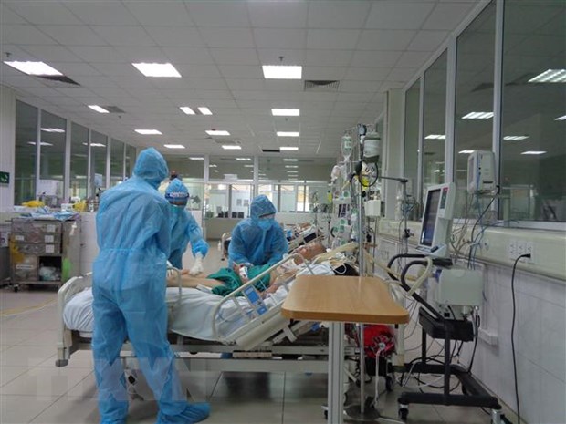 Điều trị bệnh nhân Covid-19 tại TP.HCM - Ảnh: VGP
