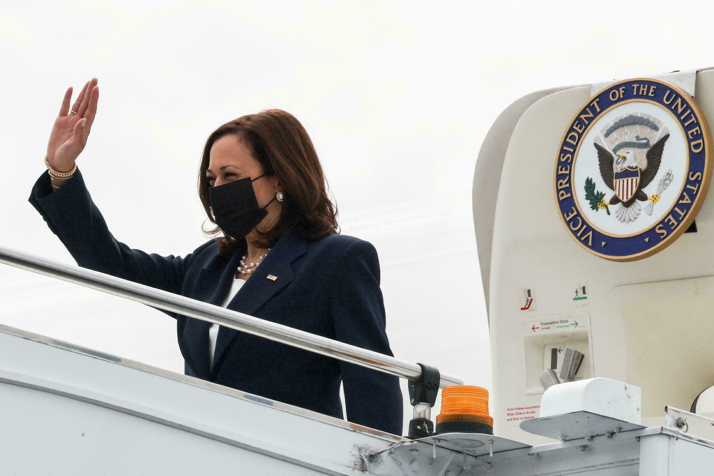 Phó Tổng thống Mỹ Kamala Harris có chuyến thăm Singapore từ ngày 22-24/8 - Ảnh: AP