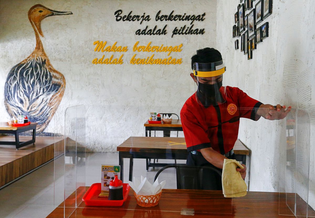 Một nhà hàng tại thủ đô Jakarta, Indonesia - Ảnh: Reuters