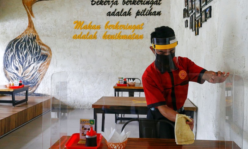 Một nhà hàng tại thủ đô Jakarta, Indonesia - Ảnh: Reuters