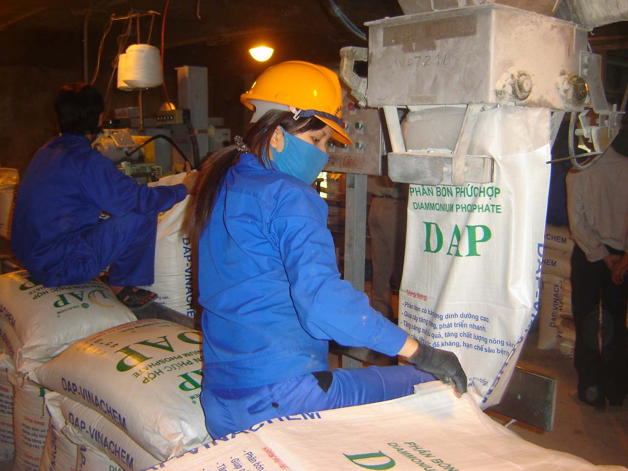 Giá  bán DAP trong nước thực tế là không rẻ hơn giá DAP nhập khẩu...