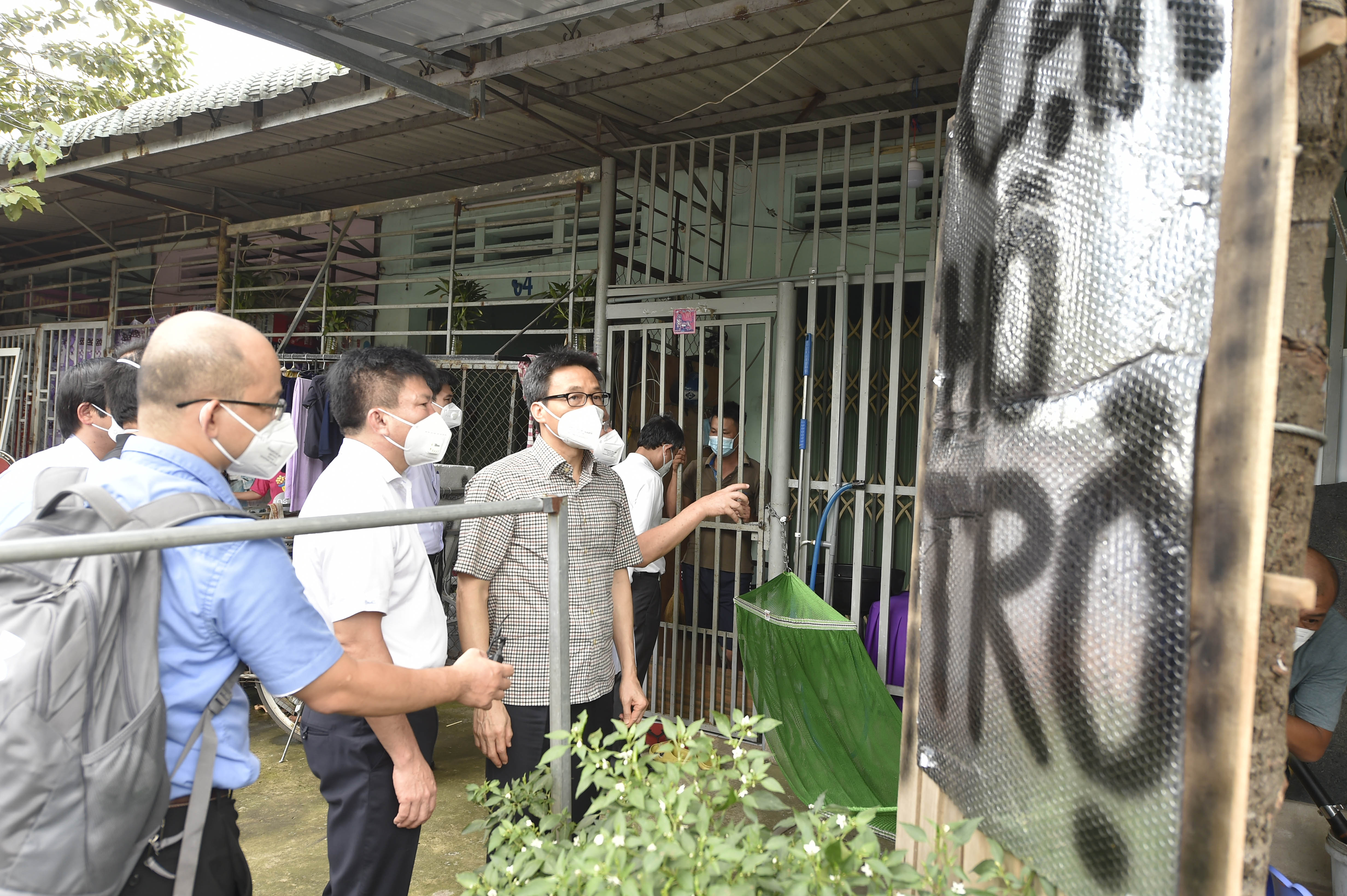 Ph&oacute; Thủ tướng Vũ Đức Đam y&ecirc;u cầu mọi th&ocirc;ng tin hỗ trợ của người d&acirc;n phải được tiếp nhận, xử l&yacute; nhanh nhất. Ảnh - VGP.