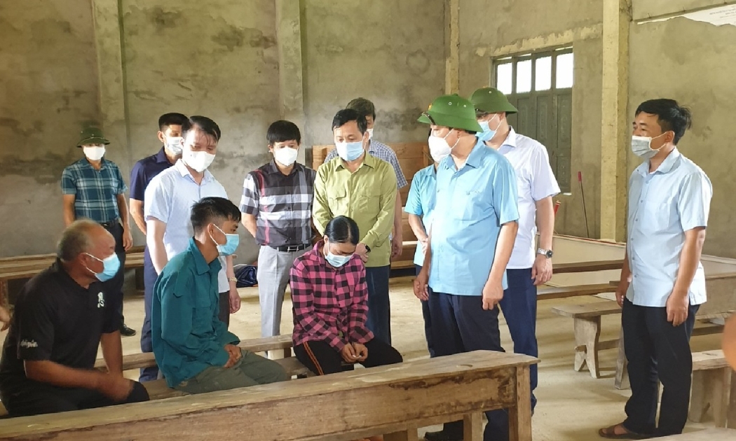 Ông Trần Quang Hoài thăm hỏi các gia đình gặp nạn do thiên tai tại Tuyên Quang.