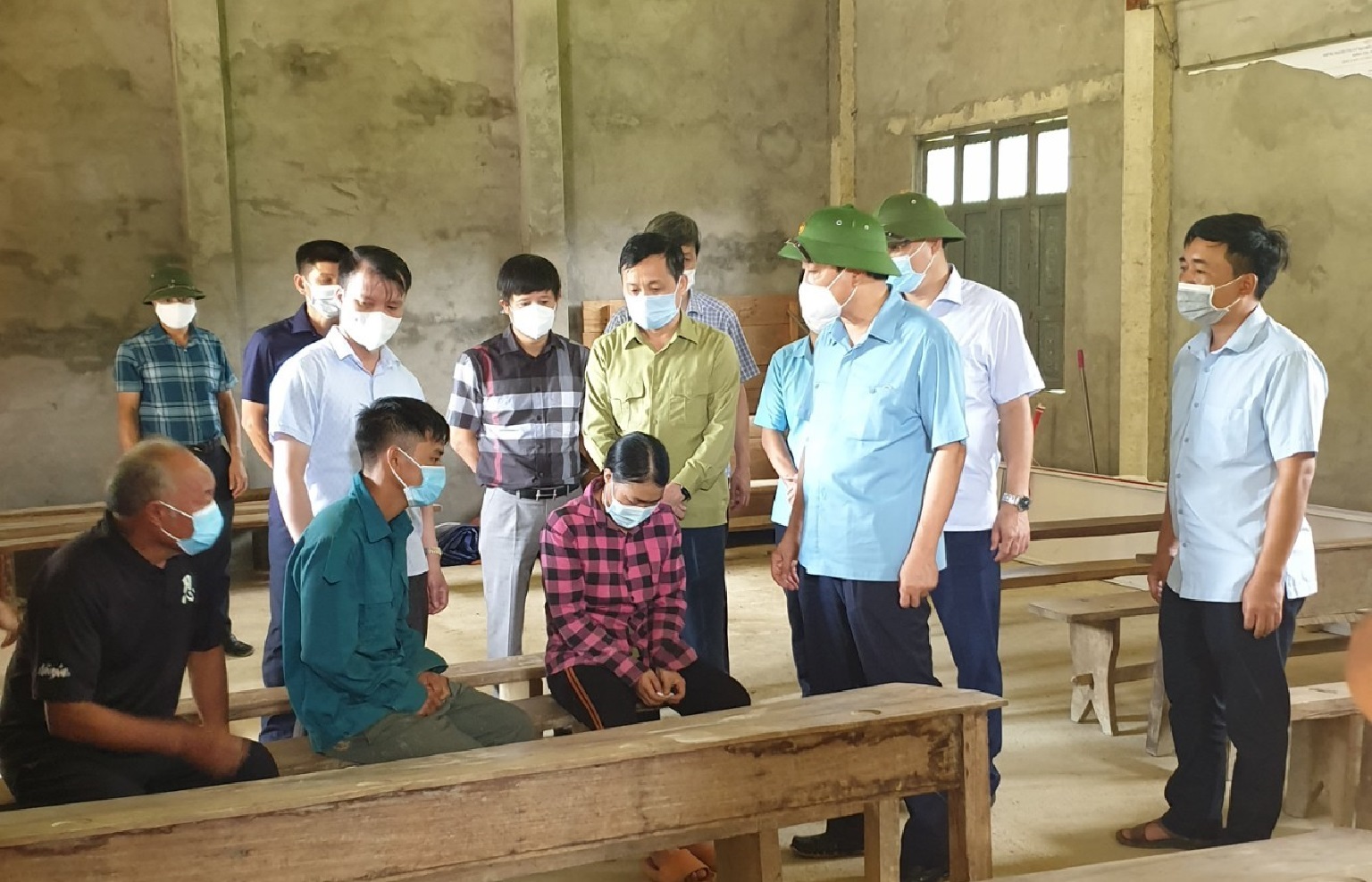 Ông Trần Quang Hoài thăm hỏi các gia đình gặp nạn do thiên tai tại Tuyên Quang.