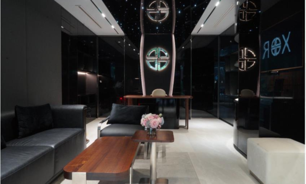 Không gian sang trọng của XOR Boutique.