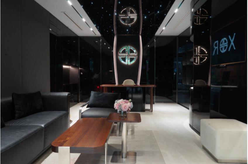 Không gian sang trọng của XOR Boutique.