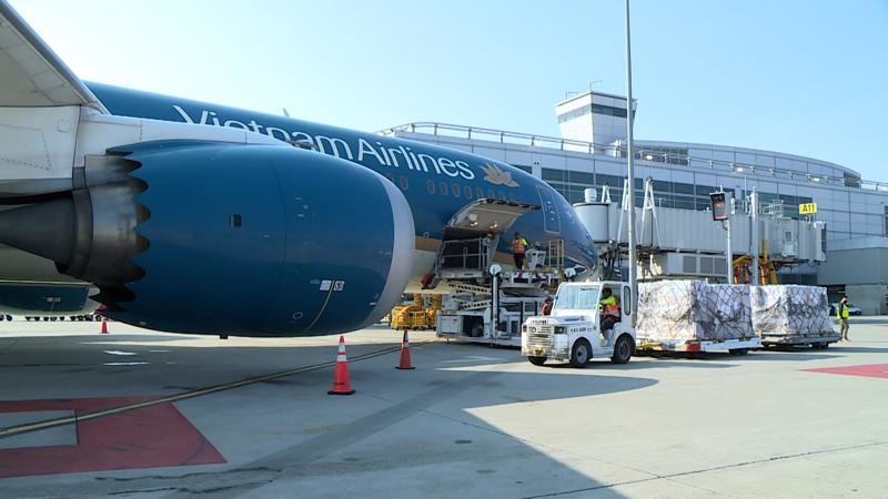 First cargo flight between Vietnam and US arrives