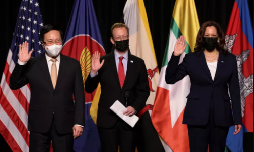 Phó Tổng thống Kamala Harris: 