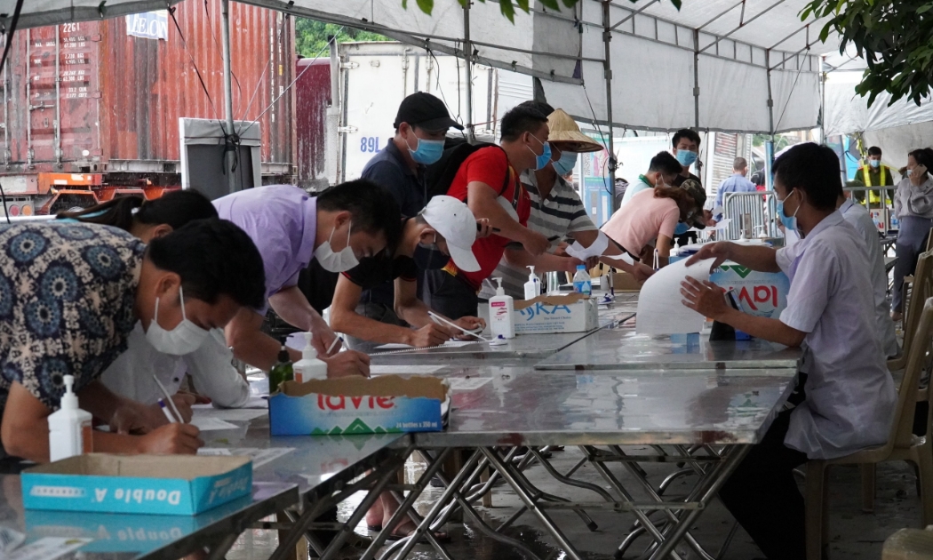 Các trường hợp vào Hải Phòng công tác ngoài việc phải có giấy xét nghiệm SARS-CoV-2 bằng phương pháp RT-PCR xét nghiệm tại địa phương xuất phát hoặc đi qua trước khi vào Hải Phòng phải có giấy xác nhận đã tiêm đủ 2 mũi vaccine phòng Covid-19...