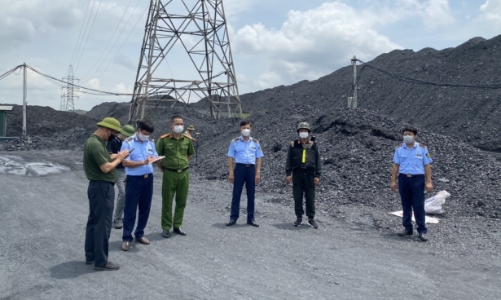 Phát hiện hàng chục nghìn tấn than không rõ nguồn gốc