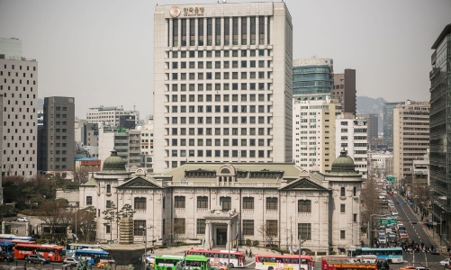 Chơi trội giữa đại dịch Covid-19, Hàn Quốc nâng lãi suất lên mức 0,75%