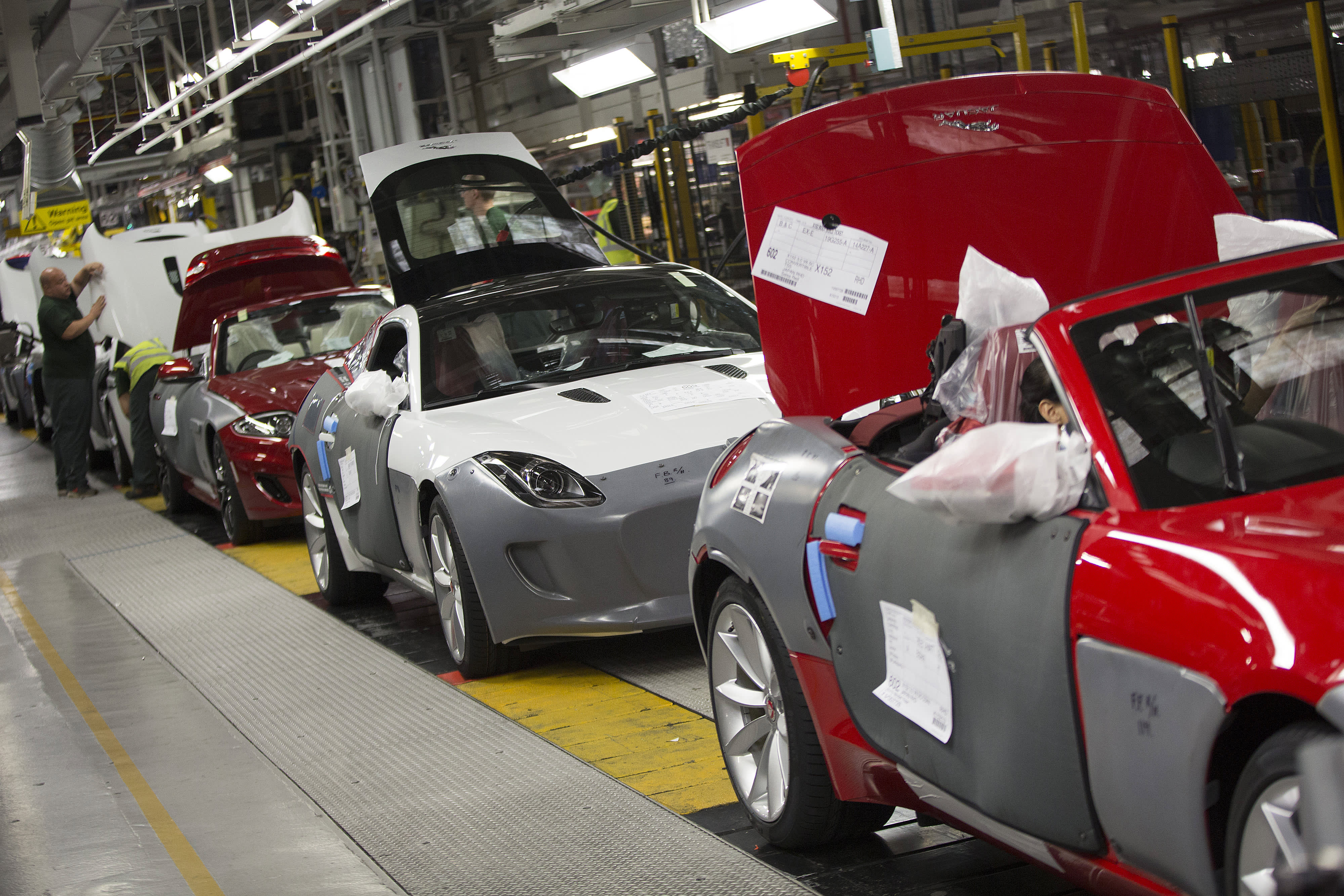 Tình trạng thiếu chip được dự báo sẽ còn tiếp tục kéo dài trên toàn cầu - Ảnh: Getty Images