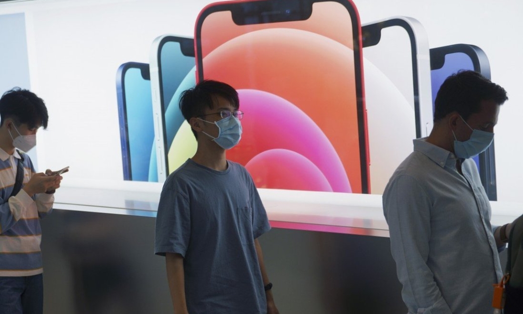 Foxconn trả thưởng hậu hĩnh để tuyển thêm 200.000 công nhân trong thời gian ngắn - Ảnh: SCMP