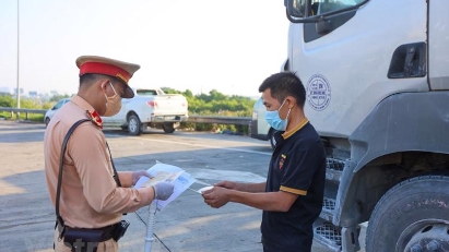 PM seeks to remove issues in goods distribution