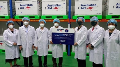 Vietnam receives vaccines from Australia
