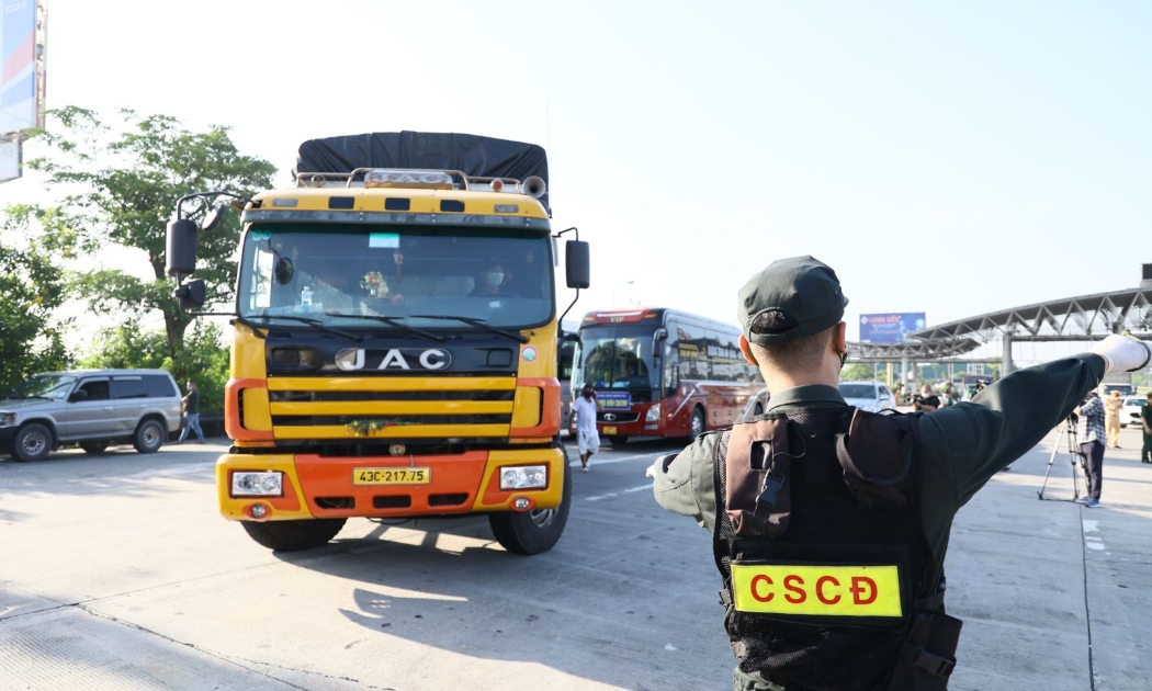 Siết chặt kiểm soát tại 23 chốt vào Thủ đô, kể cả xe công vụ, xe cứu thương - Ảnh sưu tầm