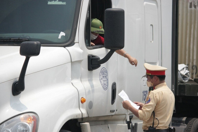 Tổng cục Đường bộ đề nghị gỡ khó cho phương tiện lưu thông.