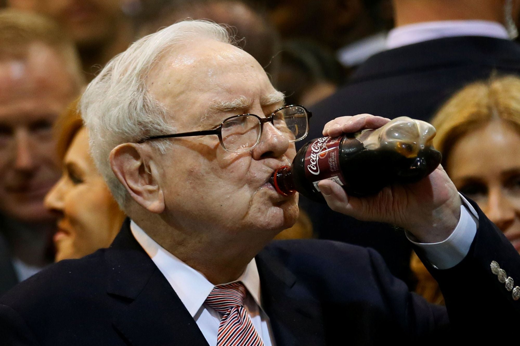 &Ocirc;ng Buffett uống tới 5 lon Coca-Cola một ng&agrave;y - Anh: Getty Images