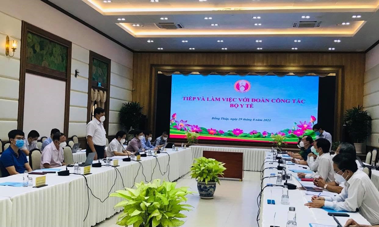 Thứ trưởng Bộ Y tế Đỗ Xuân Tuyên làm việc với UBND tỉnh Đồng Tháp về công tác phòng chống dịch Covid-19.