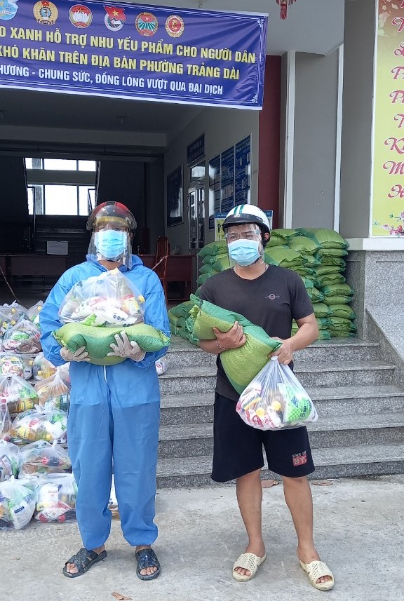 C&ocirc;ng ty Cổ phần Tập đo&agrave;n Viễn Đ&ocirc;ng Nga ủng hộ qu&agrave; cho những người kh&oacute; khăn tại th&agrave;nh phố Bi&ecirc;n H&ograve;a, Đồng Nai.