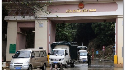 China suspends trade at Lung Vai border gate