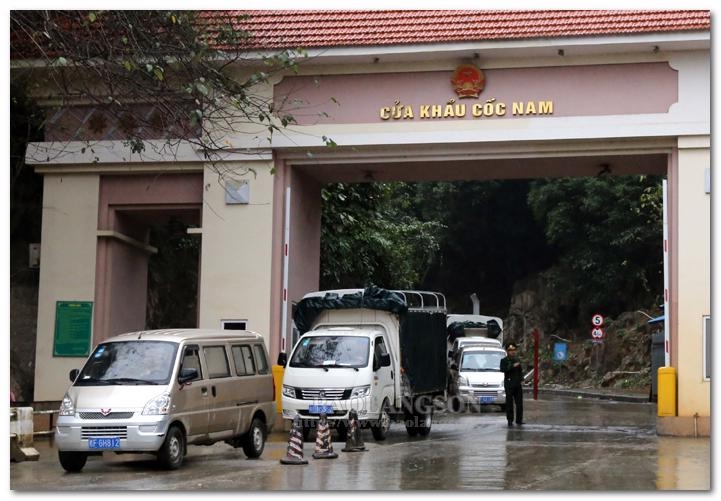 China suspends trade at Lung Vai border gate