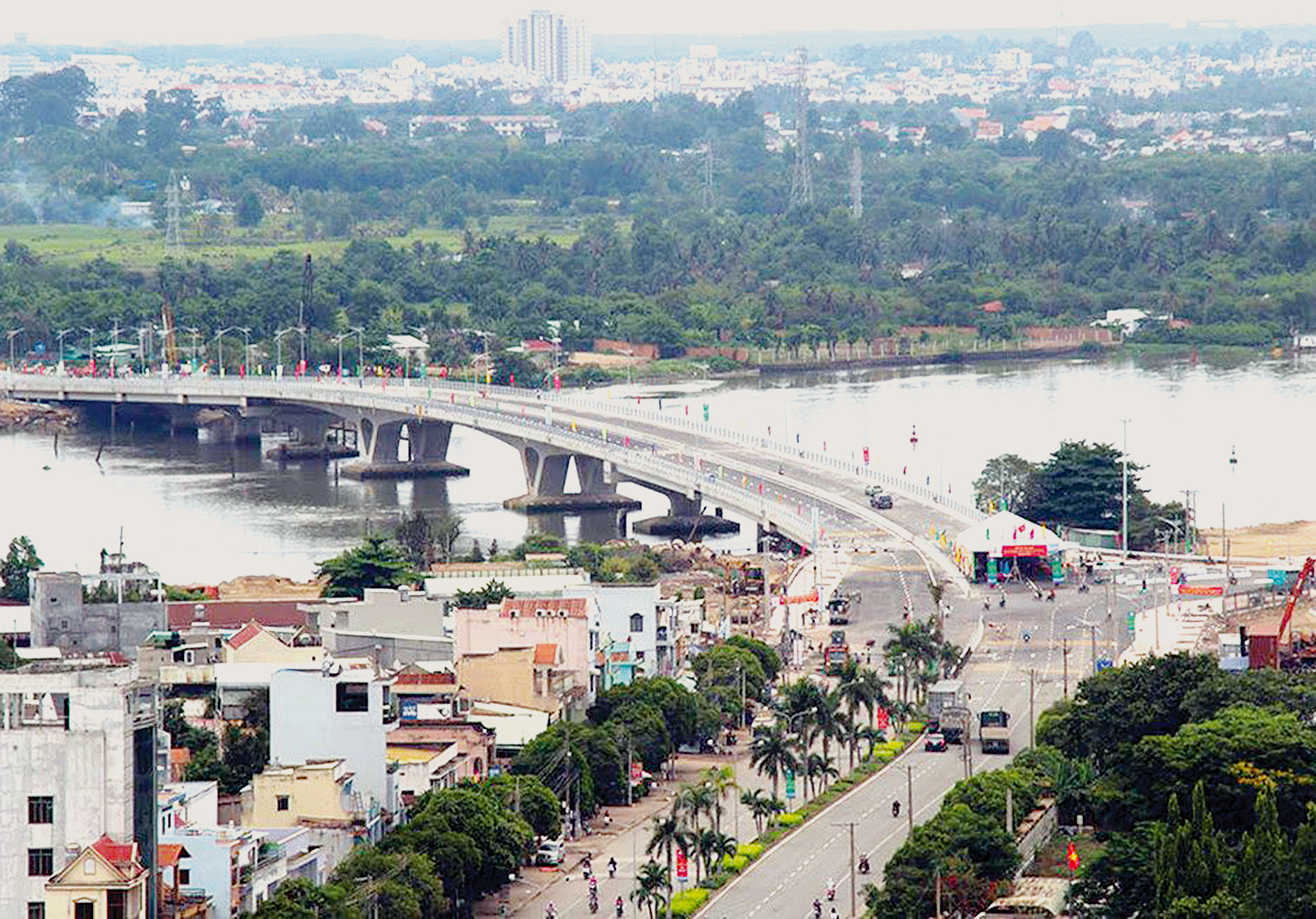 Cầu An Hảo bắc qua sông Đồng Nai tại TP. Biên Hoà, tỉnh Đồng Nai.