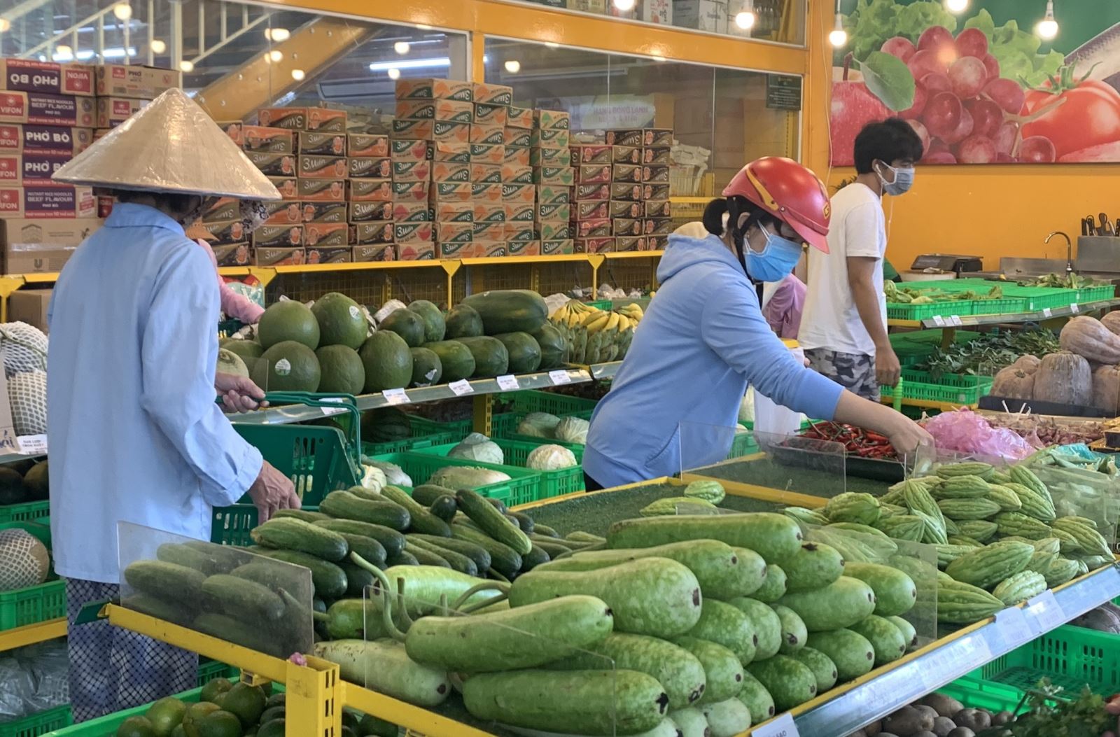 Nguồn cung hàng hóa tại các tỉnh khá dồi dào nhưng khâu phân phối của vẫn gặp ách tắc.
