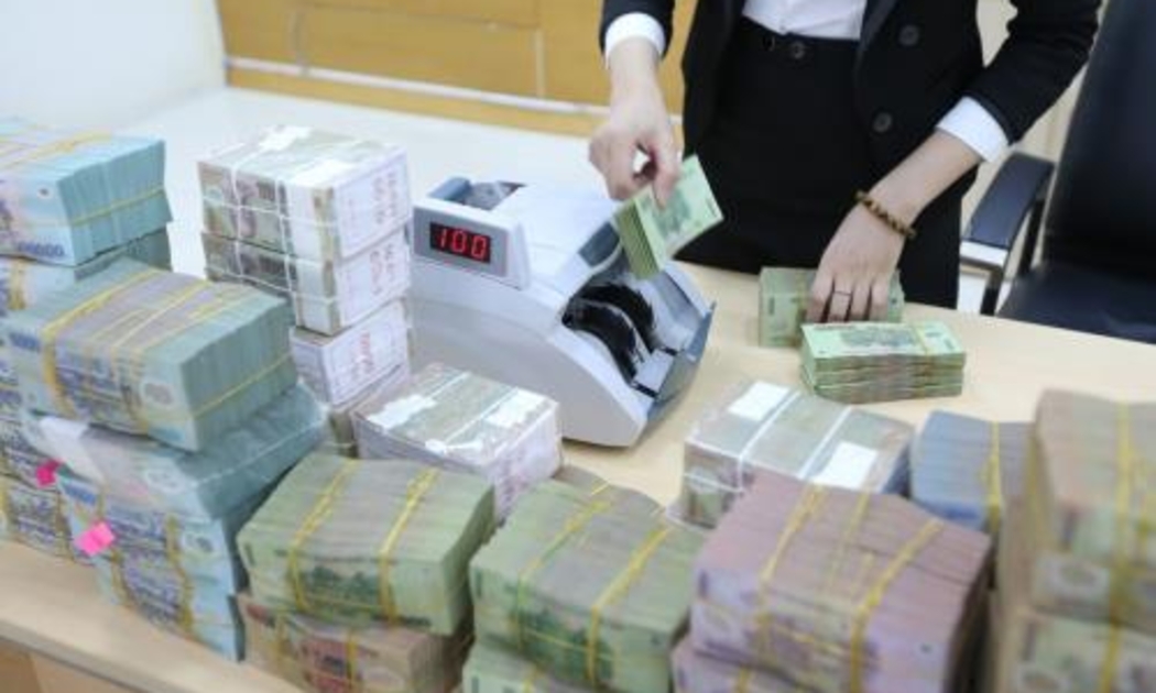 Các ngân hàng cơ cấu, giãn hoãn nợ cho khách hàng để tiếp tục đẩy khoản vay mới ra nền kinh tế 