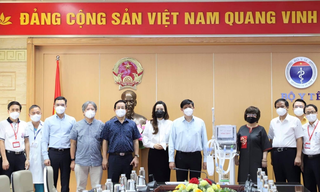 Bộ Y tế tiếp nhận 34 máy thở chức năng cao do Tập đoàn TH và Ngân hàng TMCP Bắc Á trao tặng.