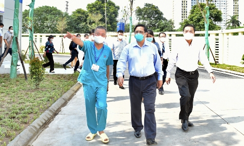 Thủ tướng kiểm tra Bệnh viện điều trị người bệnh Covid-19 ở Hoàng Mai, Hà Nội